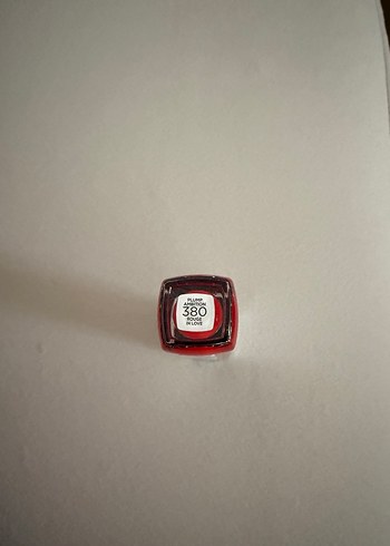 L'Oréal Plumb Ambition Kırmızı Parlak Dudak Yağı - Görsel 4