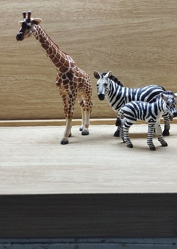 Schleich Zürafa ve Zebra figürleri