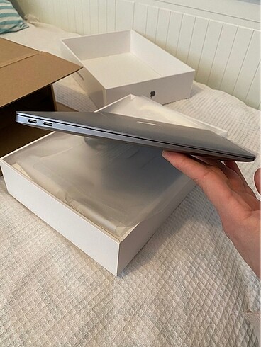 Apple MacBook Air M1 Çip 8gb 256gb
