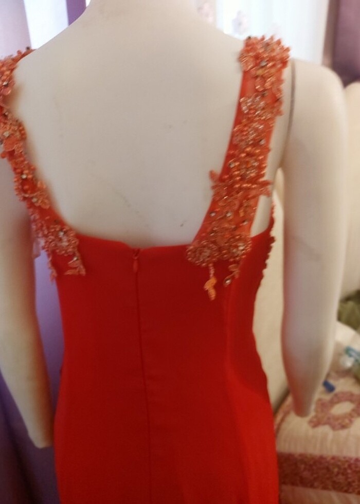 Abiye 1 kere giyinildi - Görsel 3