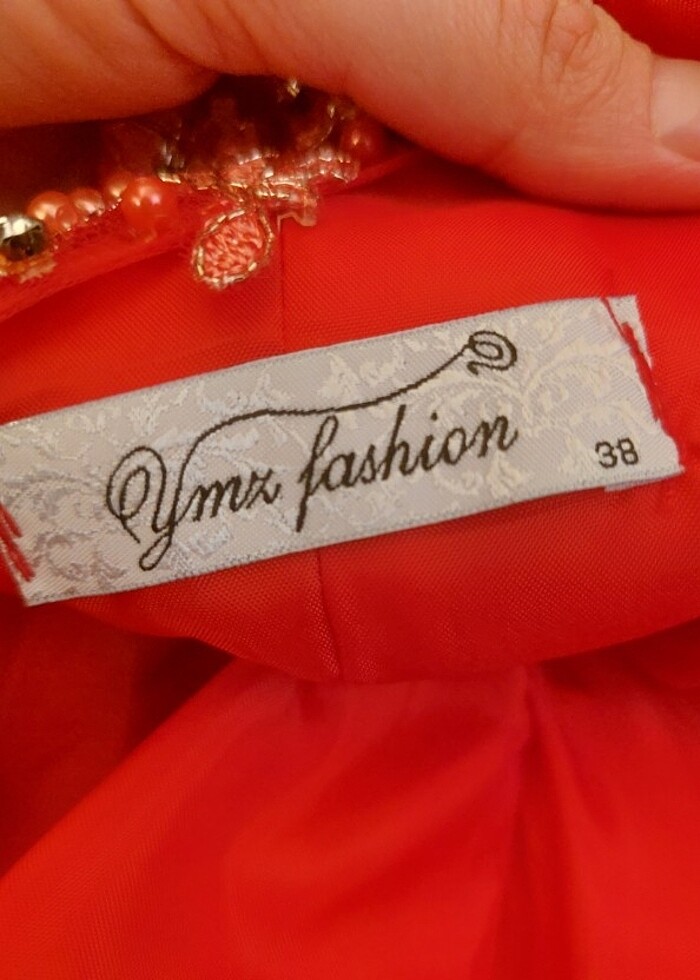 Abiye 1 kere giyinildi - Görsel 4