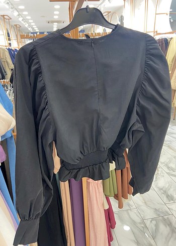 Zara Siyah Mini V Yaka Fırfırlı Bluz