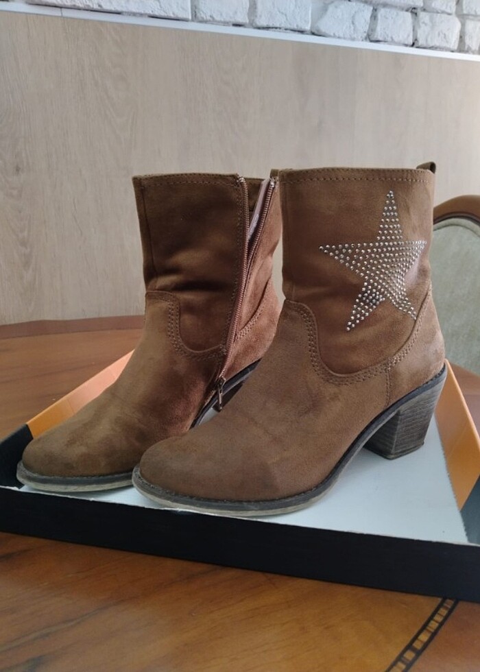 Kadin bot - Görsel 4