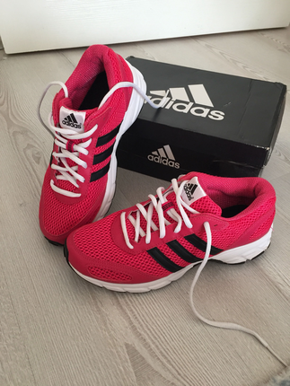 Adidas spor ayakkabı 