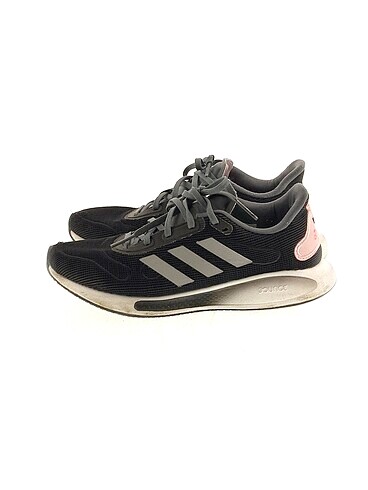 Adidas Spor Ayakkabı %70 İndirimli.