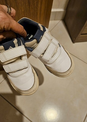 25 Beden Adidas Erkek Çocuk Beyaz Spor Ayakkabı