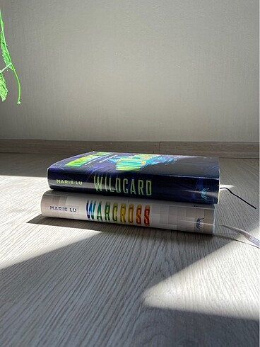 WARCROSS & WILDCARD - Marie Lu