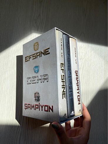 Efsane, Deha & Şampiyon ( Efsane Serisi) ~ Marie Lu