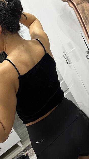 Stradivarius Yılbaşı koleksiyonu kadife siyah crop askılı