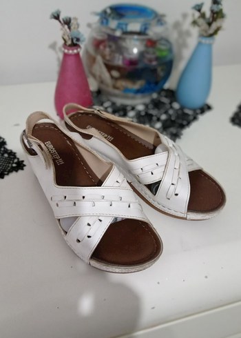 Zara Beyaz Dolgu Topuklu Kadın Sandalet