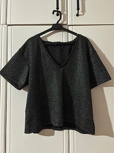 Parlak şık T-shirt