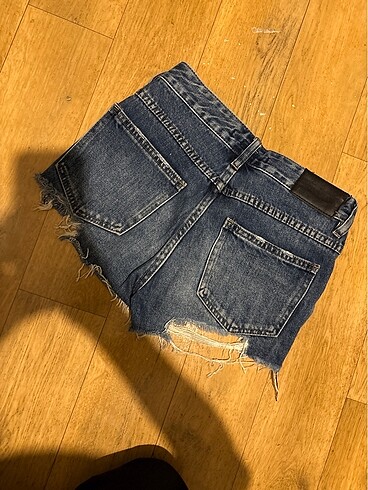 34 Beden lacivert Renk Pullandbear mini şort