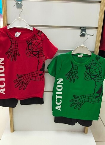 4-5 yaştan 8-9 yaşa kadar uygun fiyatlı Spiderman takım...