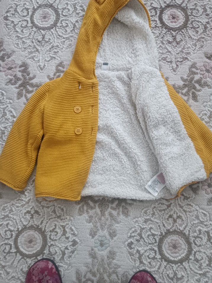 Kapüşonlu Erkek Çocuk Sarı Örgü Hırka - Görsel 2