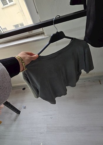 Gri Crop Top Kısa Kollu Süet Kumaş - Görsel 4