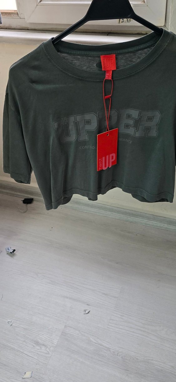 Gri Crop Top Kısa Kollu Süet Kumaş - Görsel 2