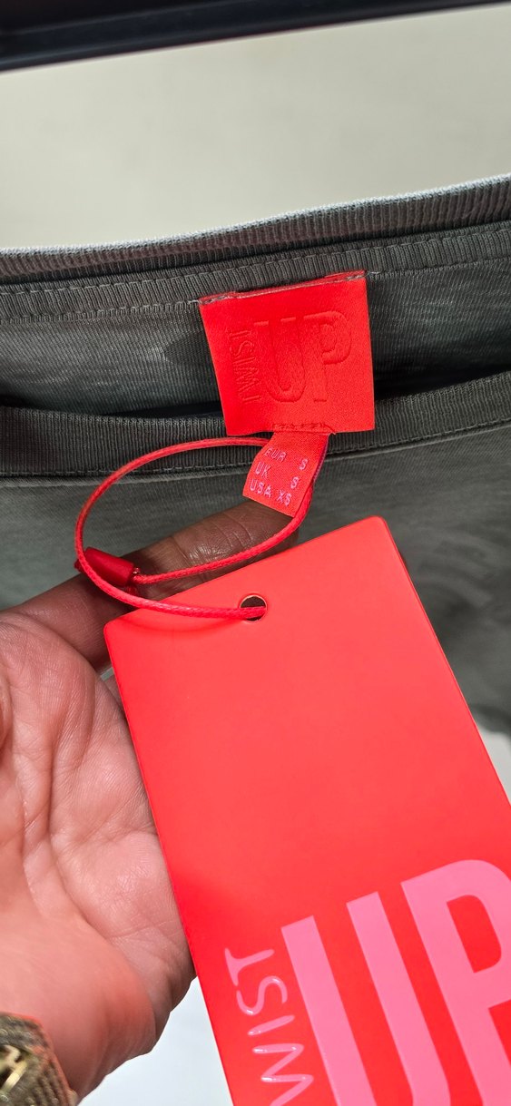 Gri Crop Top Kısa Kollu Süet Kumaş - Görsel 3