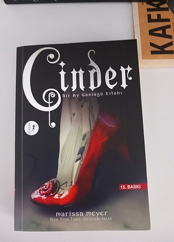  Cinder-Scarlet-Cress 3 kitap 