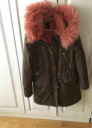 Zara Mont