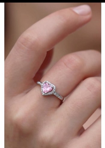 Pandora Pembe Kalp Taşlı Modern Klasik Kadın Yüzük