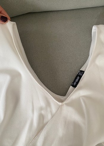 V Yaka Drapeli Beyaz Kadın Bluz - Görsel 5