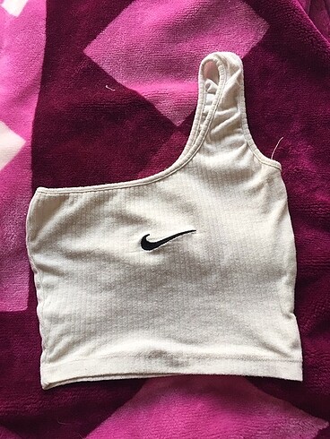 Tek Kollu Askılı Nike Crop