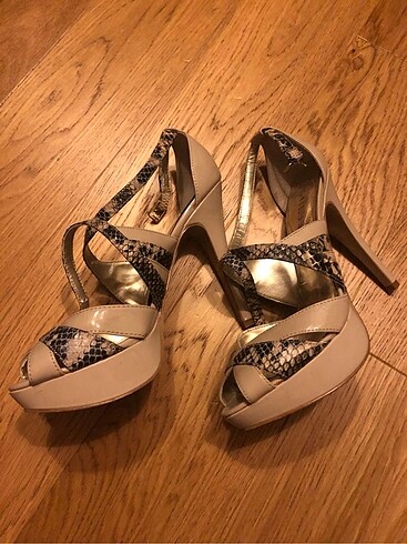 Guess Guess sexy platform