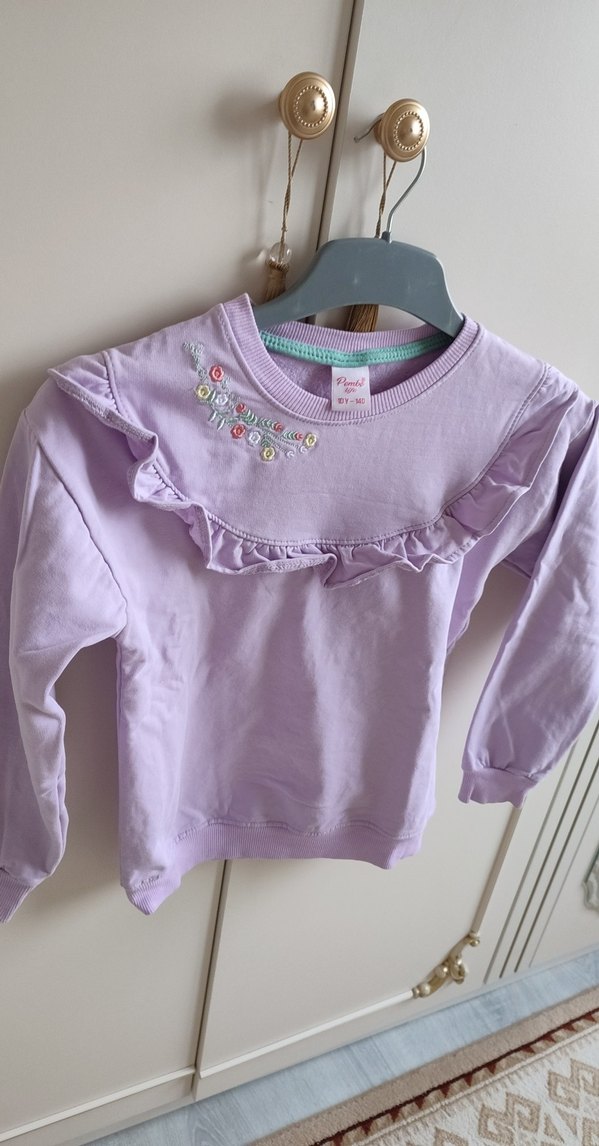 Kız Çocuk Mor Fırfırlı Sweatshirt çok çok az kullanılmıştır - Görsel 3