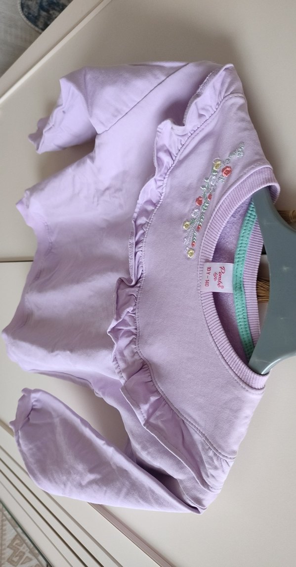 Kız Çocuk Mor Fırfırlı Sweatshirt çok çok az kullanılmıştır - Görsel 2