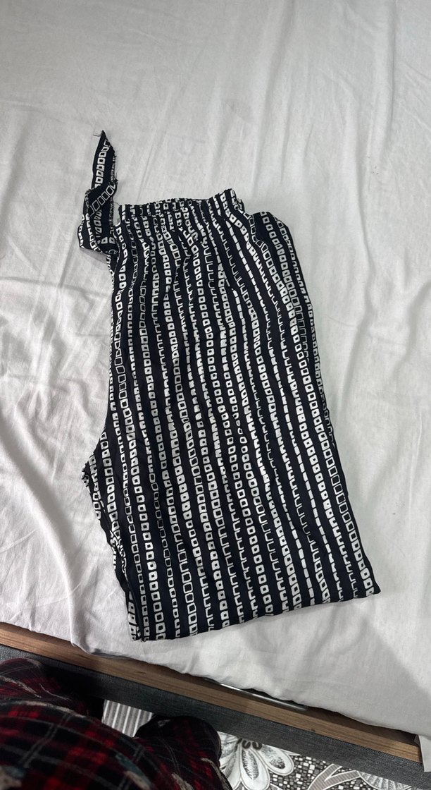 Kadın Siyah Pilili Salaş Kumaş Pantolon - Görsel 2