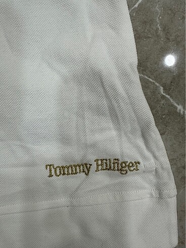 Tommy Hilfiger Gold nakışlı Tshirt