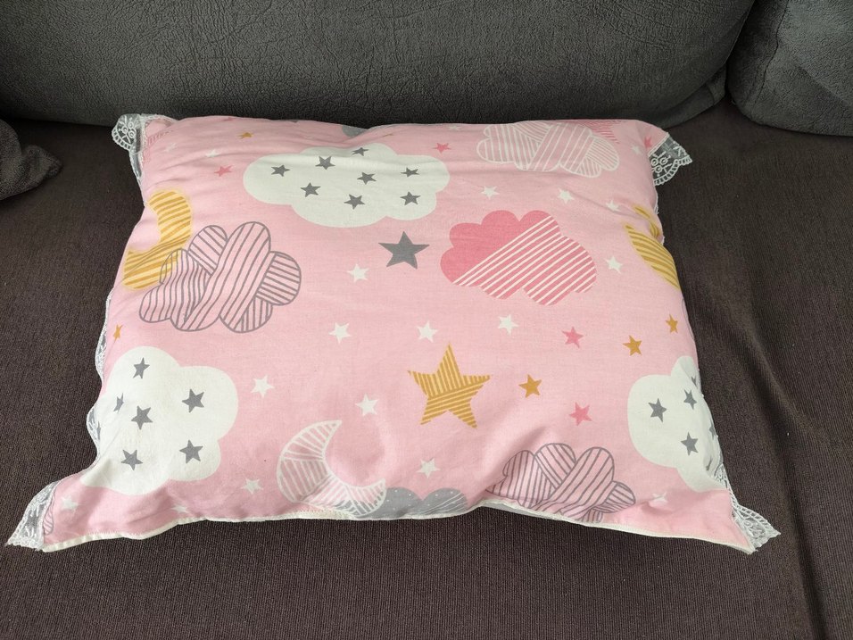 Pembe Bulut Desenli Çocuk Yastığı - Görsel 3