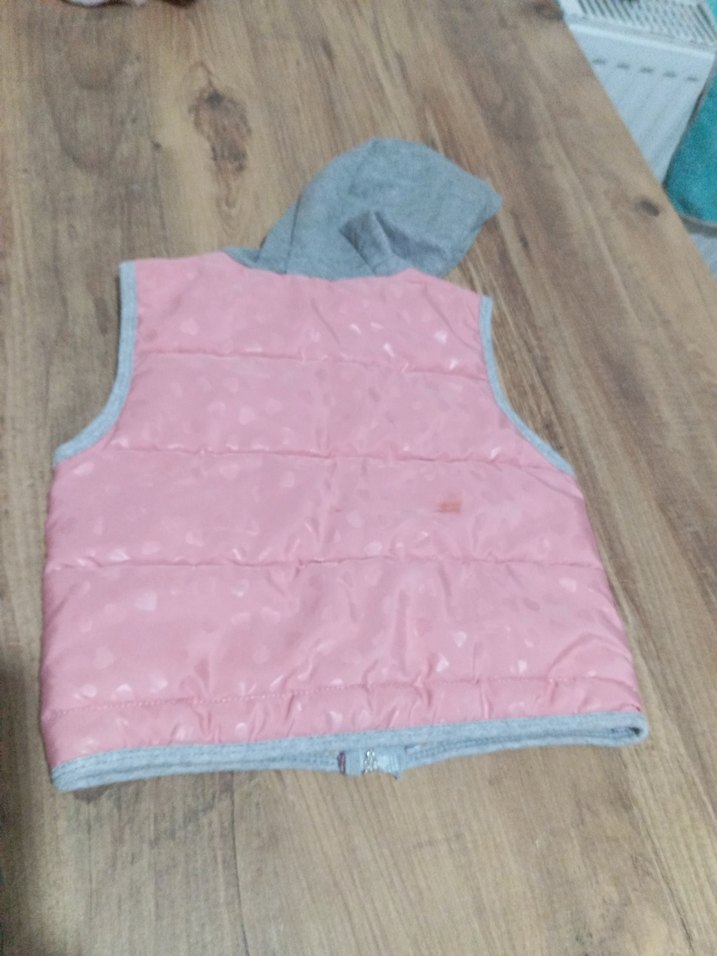 Kız Çocuk Pembe Nakışlı Kapüşonlu Yelek - Görsel 3