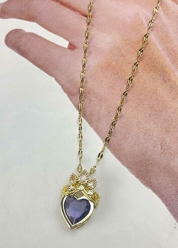 Kalpli taç gold kolye