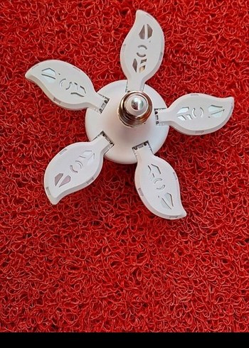 Beyaz Çiçek Tasarımlı Broş - Görsel 2