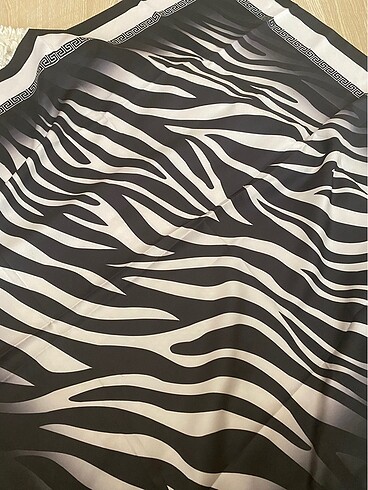 Armine Zebra desen eşarp