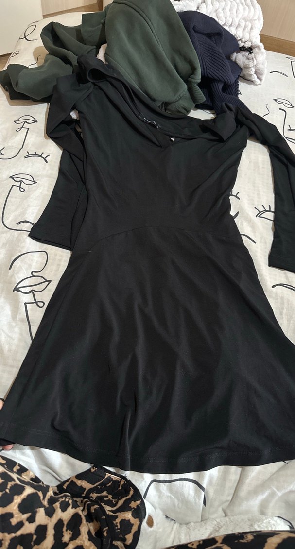 Düğmeli Siyah V Yaka Midi Elbise - Görsel 3