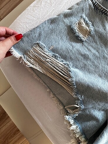 42 Beden mavi Renk Yırtık detaylı denim şort