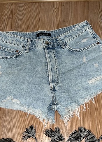 Düğmeli Bağlama Desenli Mini Kot Şort - Görsel 2