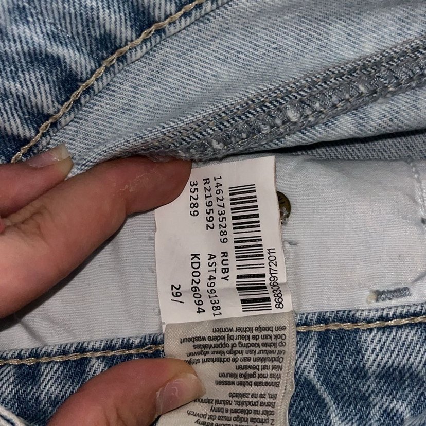 Düğmeli Bağlama Desenli Mini Kot Şort - Görsel 4