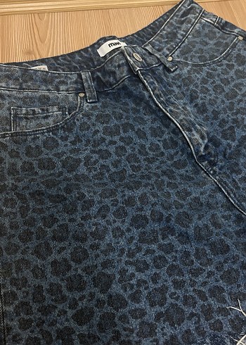 Siyah Desenli Salaş Mini Denim Şort - Görsel 2