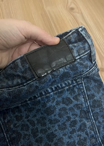 Siyah Desenli Salaş Mini Denim Şort - Görsel 5