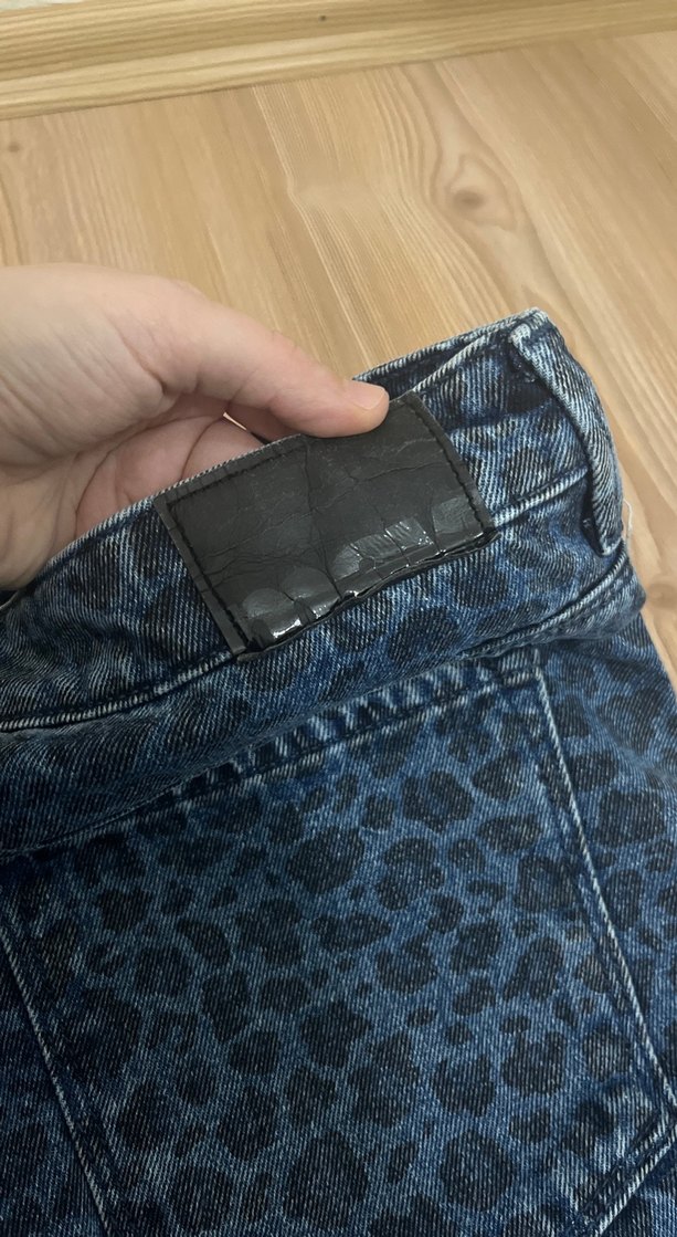 Siyah Desenli Salaş Mini Denim Şort - Görsel 5