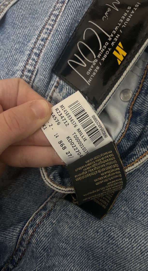 Gri Mini Kot Şort - Rahat Kesim - Görsel 4