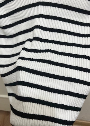 V Yaka Çizgili Kadın Triko Atlet - Görsel 3