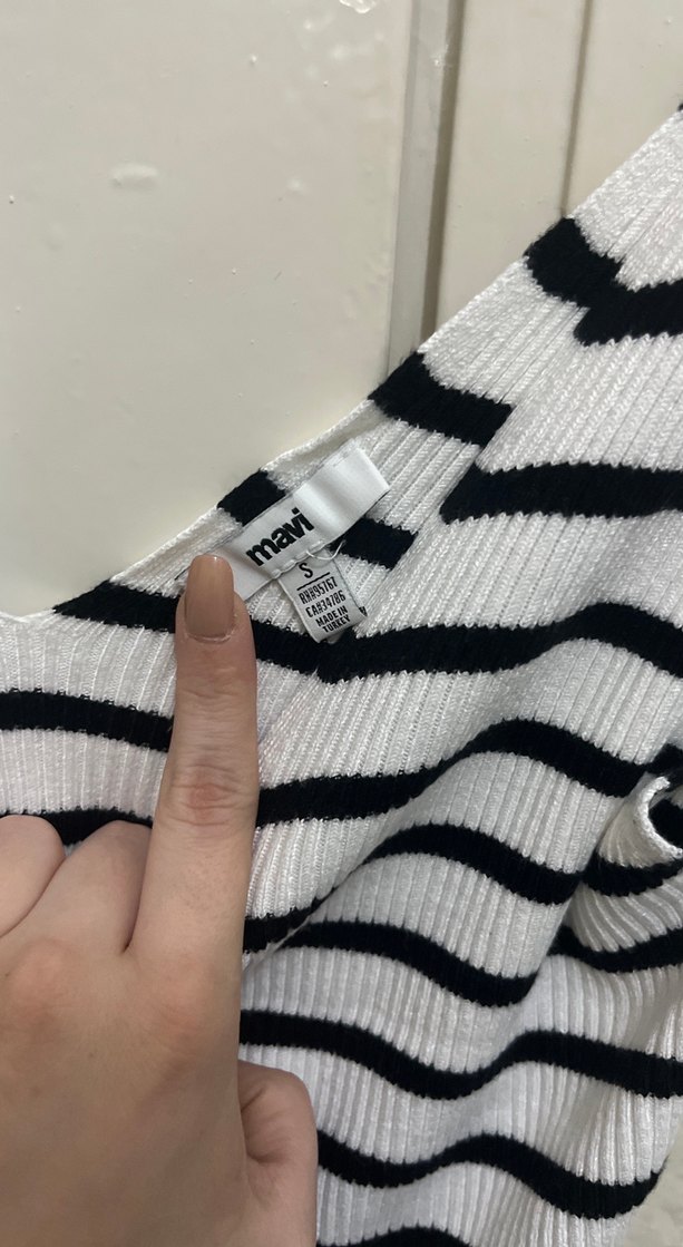 V Yaka Çizgili Kadın Triko Atlet - Görsel 2