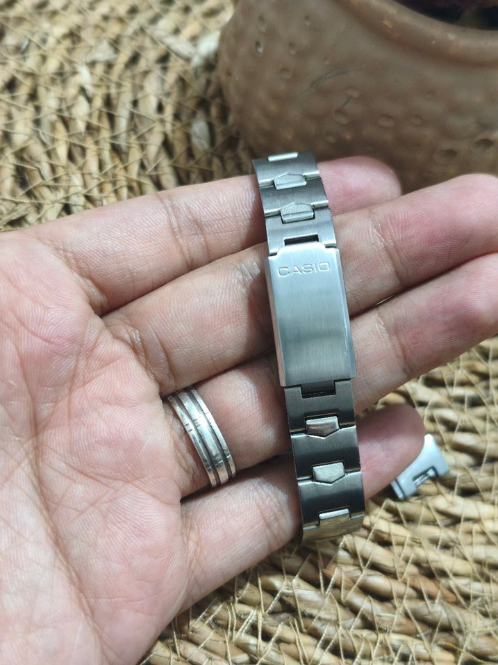 Bej Klasik Kadın Kol Saati Metal Kordonlu - Görsel 3