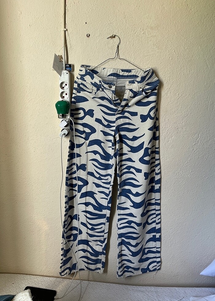 Zebra desenli Pantolon - Görsel 3