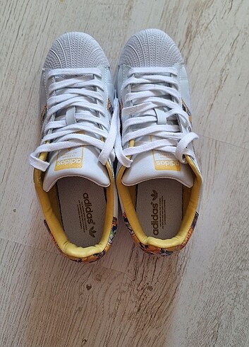 42 Beden Adidas Superstar kadın çiçekli ayakkabı