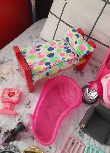 Beden Renk barbie eşyaları